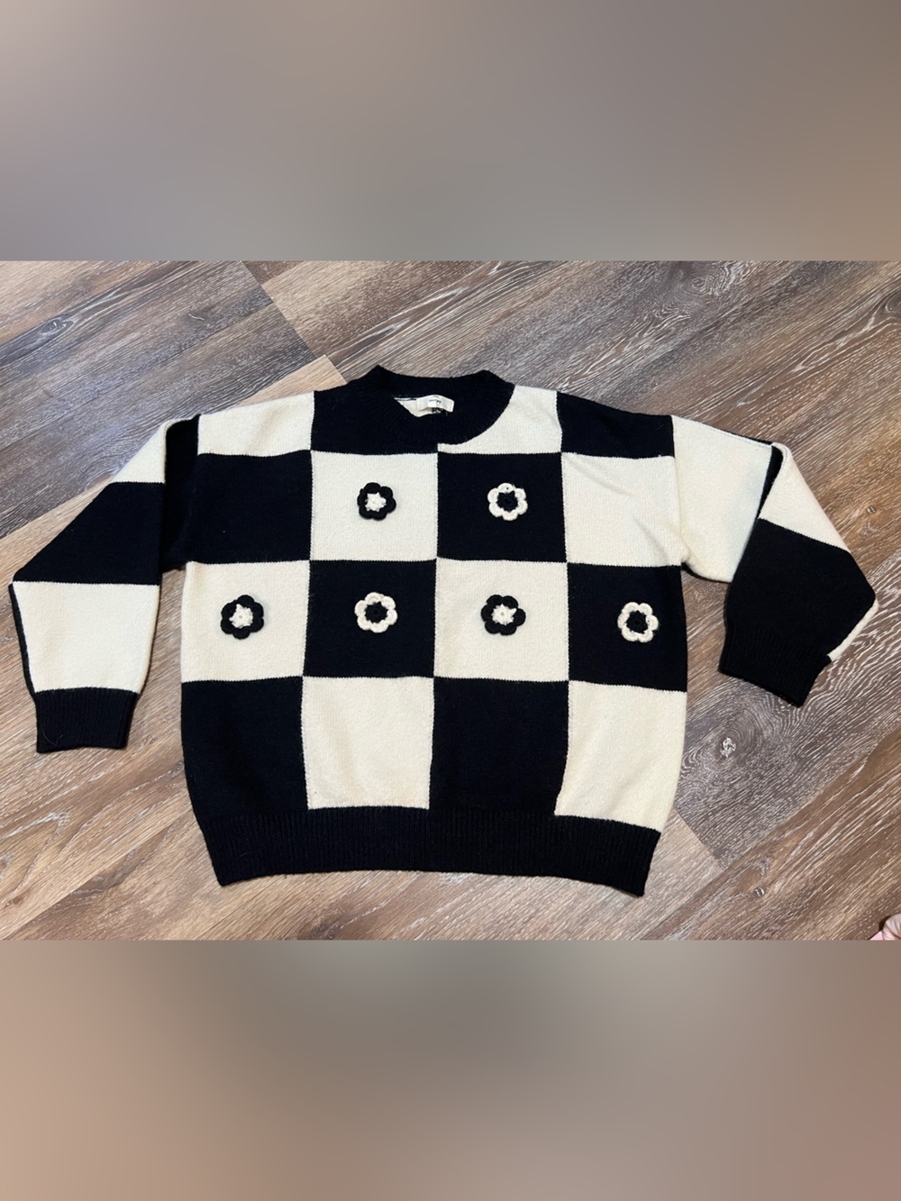 Entro Black and White Checkered Flower Sweater